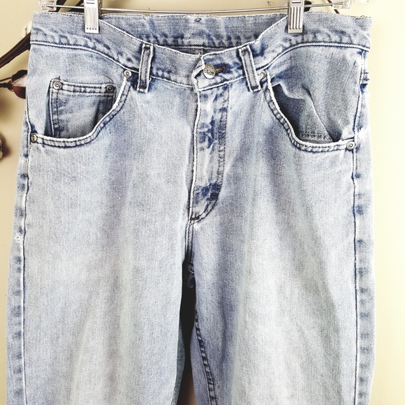 LEE Riveted Vintage High-Rise Light Wash Mom Jeans - Picture 4 of 8